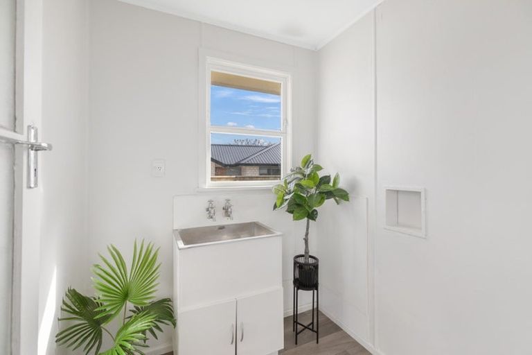 Photo of property in 27 Freyberg Street, Levin, 5510