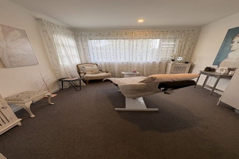 Photo of property in 8 Hikanui Drive, Havelock North, 4130