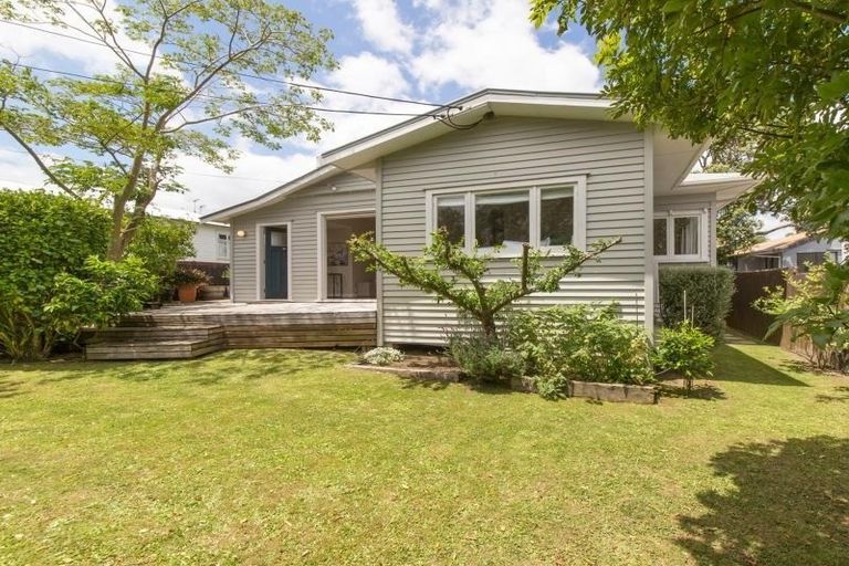 Photo of property in 22 St Michaels Avenue, Point Chevalier, Auckland, 1022