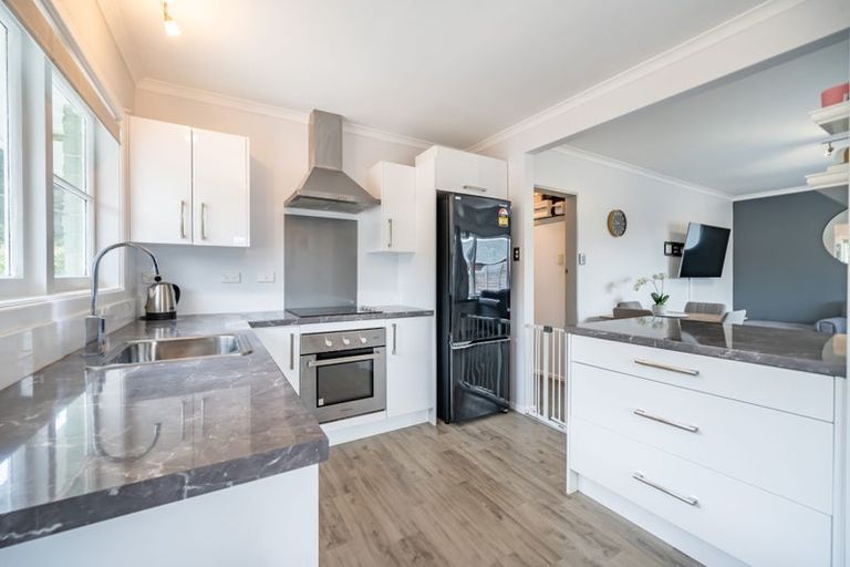 Photo of property in 2/15a Lane Street, Wallaceville, Upper Hutt, 5018