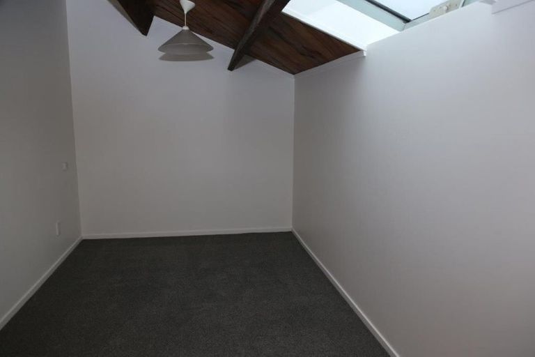 Photo of property in Metro Apartments, 13/220 Thorndon Quay, Pipitea, Wellington, 6011