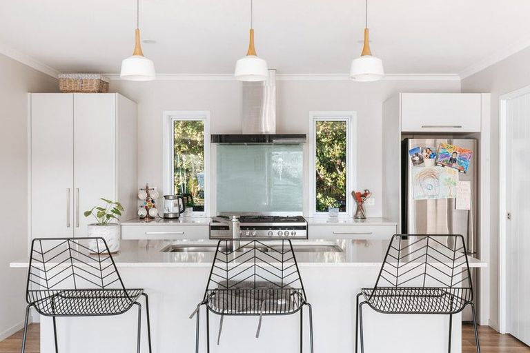 Photo of property in 2 Mckenna Lane, Omokoroa, 3114