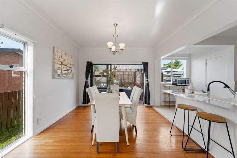 Photo of property in 60a Waimumu Road, Massey, Auckland, 0614