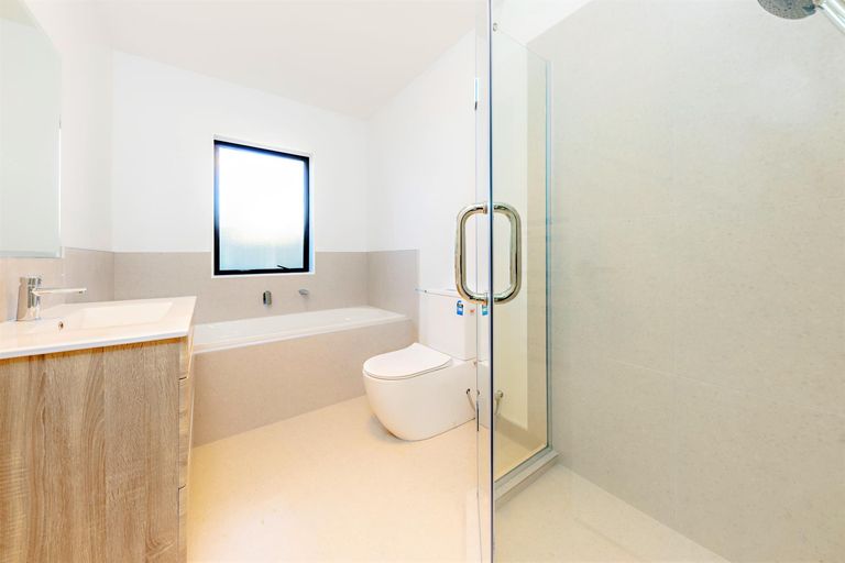 Photo of property in 21 Tuuhura Road, Pukekohe, 2120