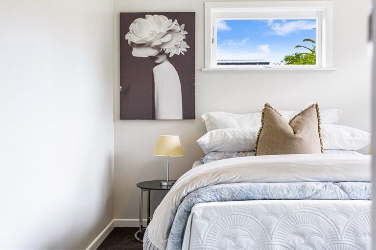 Photo of property in 61 Archibald Road, Kelston, Auckland, 0602