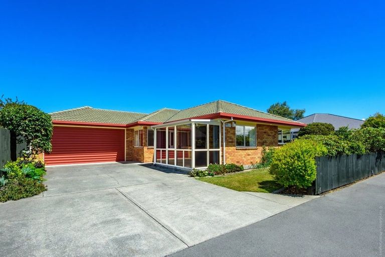 Photo of property in 7b Ronald George Place, Parklands, Christchurch, 8083
