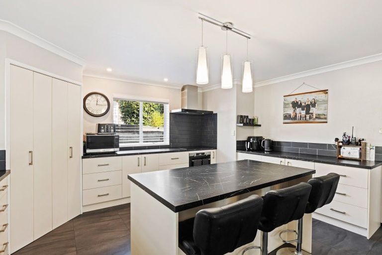 Photo of property in 4 Cargill Place, Frankleigh Park, New Plymouth, 4310