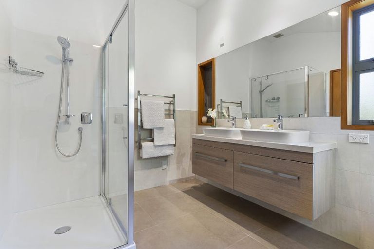 Photo of property in 98 Aberdeen Road, Campbells Bay, Auckland, 0620