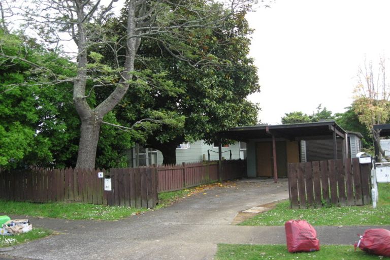 Photo of property in 2/23 Challen Close, Conifer Grove, Takanini, 2112