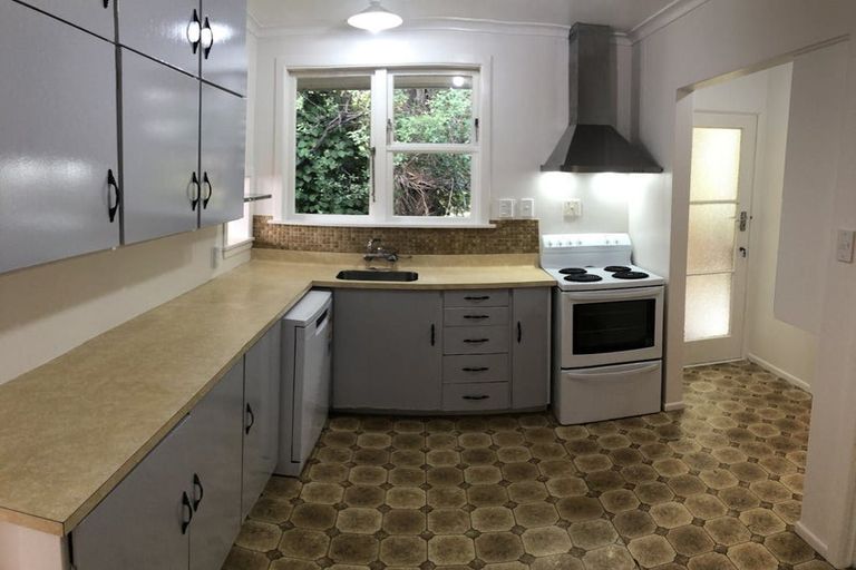 Photo of property in 2/54 Kings Crescent, Hutt Central, Lower Hutt, 5010