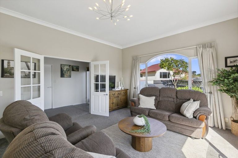 Photo of property in 14 Huxley Grove, Churton Park, Wellington, 6037