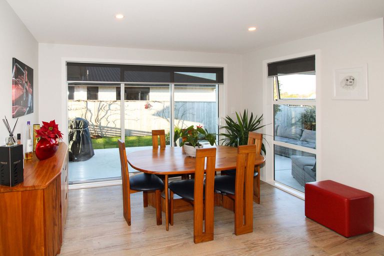 Photo of property in 28 Feist Street, Carterton, 5713