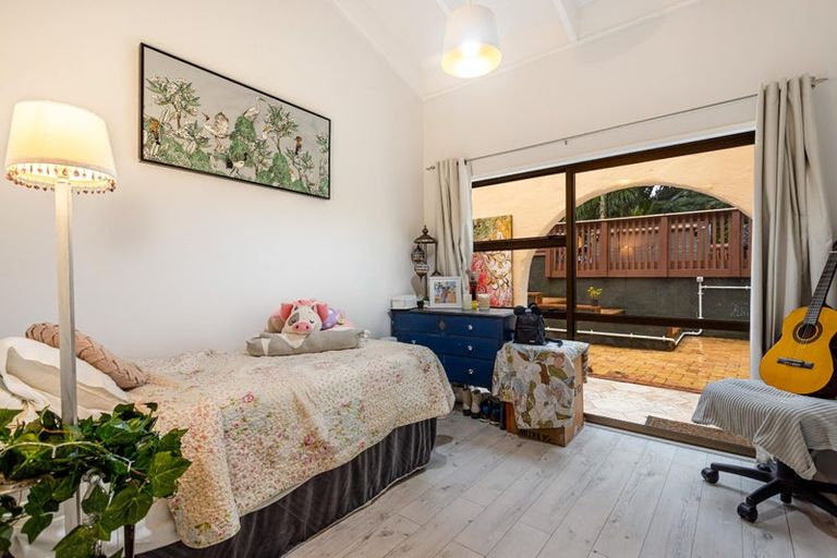 Photo of property in 719 Scenic Drive, Henderson Valley, Auckland, 0612