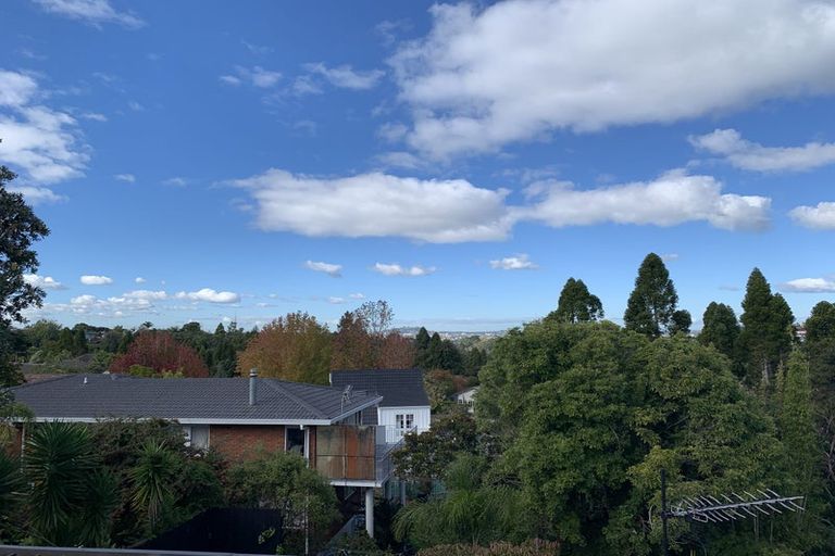 Photo of property in 60 Chelsea View Drive, Chatswood, Auckland, 0626