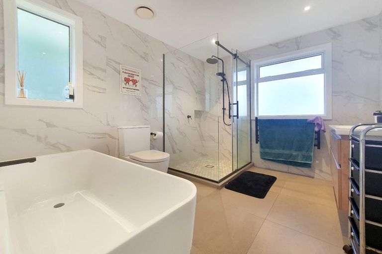 Photo of property in 102 Park Hill Road, Birkenhead, Auckland, 0626