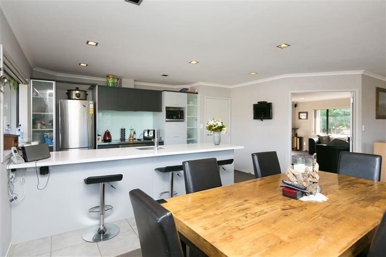 Photo of property in 21 Montrose Place, Highlands Park, New Plymouth, 4312