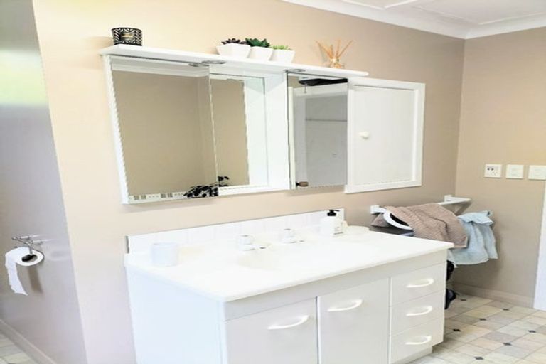 Photo of property in 22 Wharfdale Street, Macandrew Bay, Dunedin, 9014