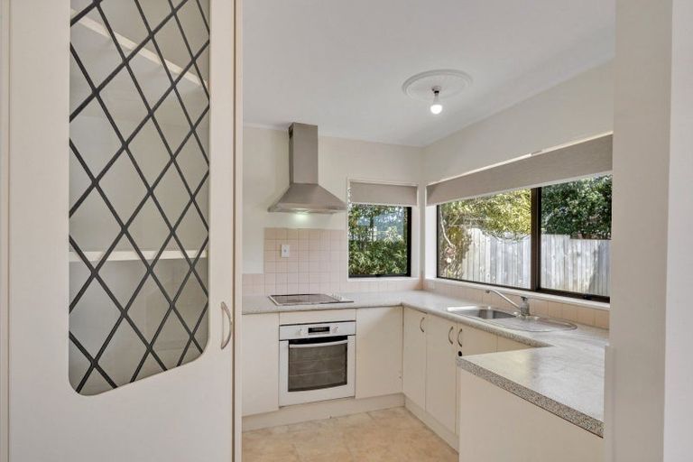 Photo of property in 2/125 Pigeon Mountain Road, Half Moon Bay, Auckland, 2012