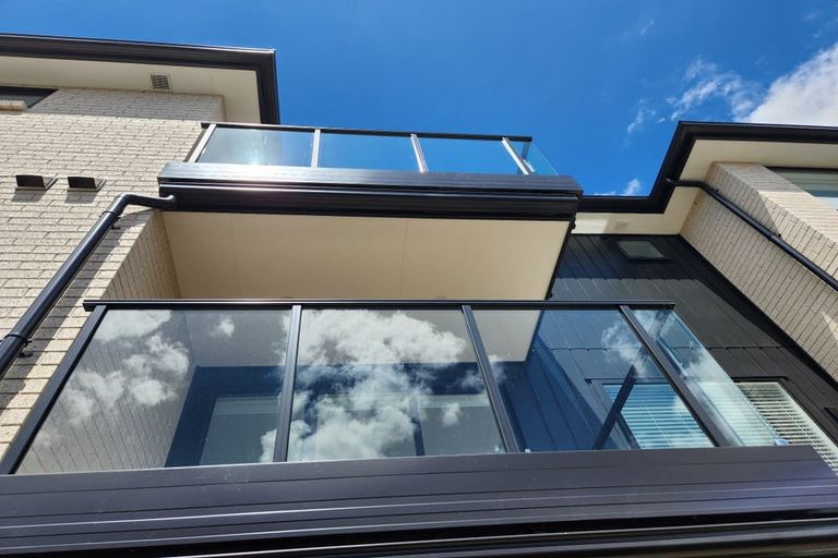 Photo of property in 64c Yeovil Road, Te Atatu Peninsula, Auckland, 0610