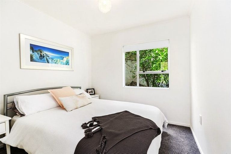 Photo of property in 97 Kahu Road, Paremata, Porirua, 5024