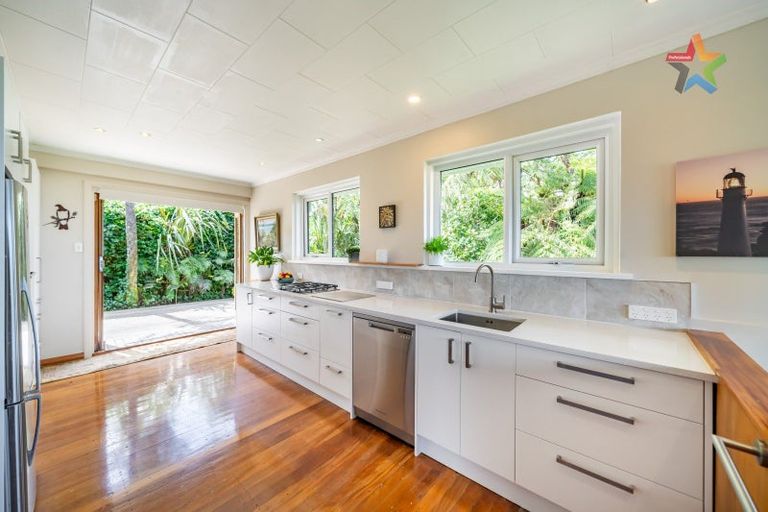 Photo of property in 46 Maungaraki Road, Korokoro, Lower Hutt, 5012
