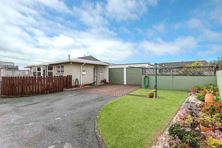 Photo of property in 19 Roy Terrace, Moturoa, New Plymouth, 4310
