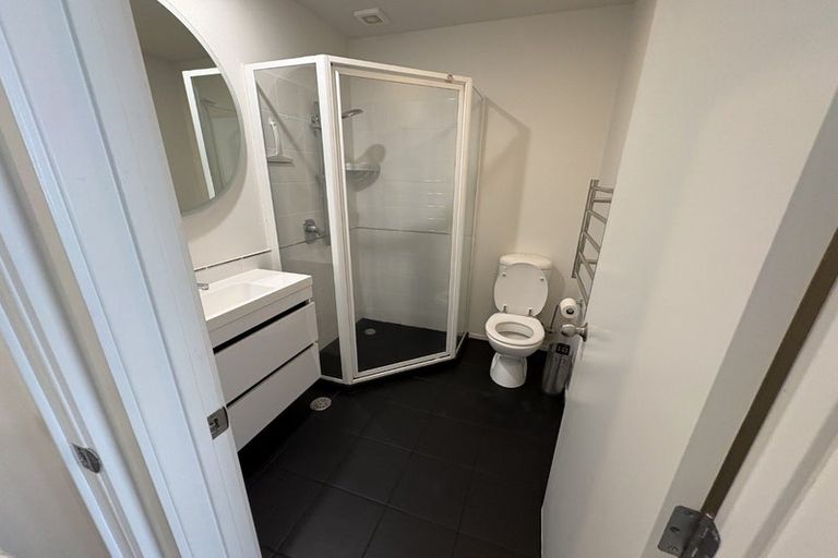 Photo of property in 8 Madeira Lane, Massey, 0614