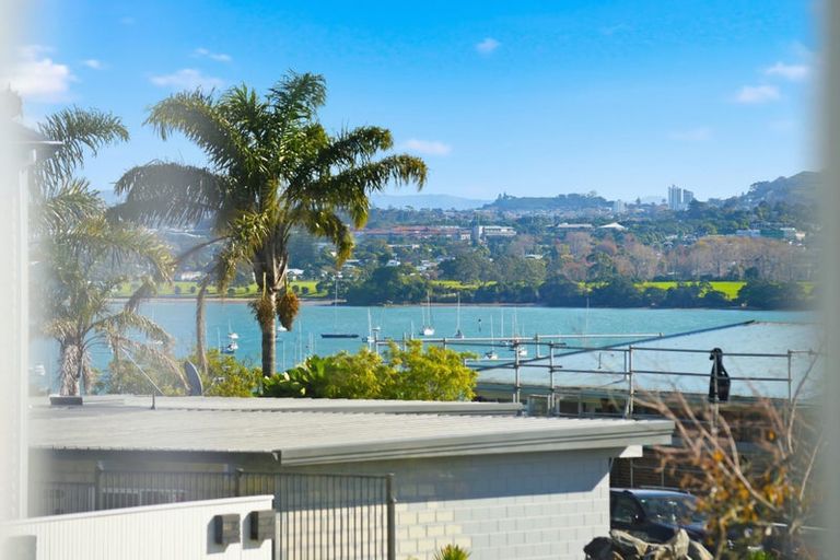 Photo of property in 33 Sorrel Crescent, Bucklands Beach, Auckland, 2012