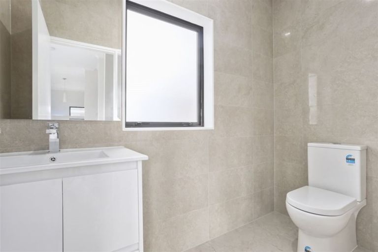 Photo of property in 4225b Great North Road, Glendene, Auckland, 0602