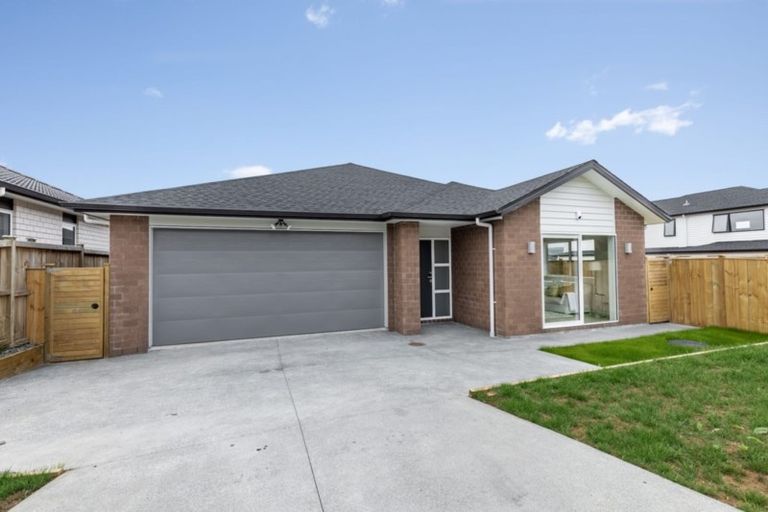 Photo of property in 69 Nobilo Road, Kumeu, 0810