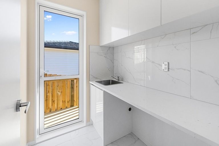 Photo of property in 26 Celestial Crescent, Orewa, 0931