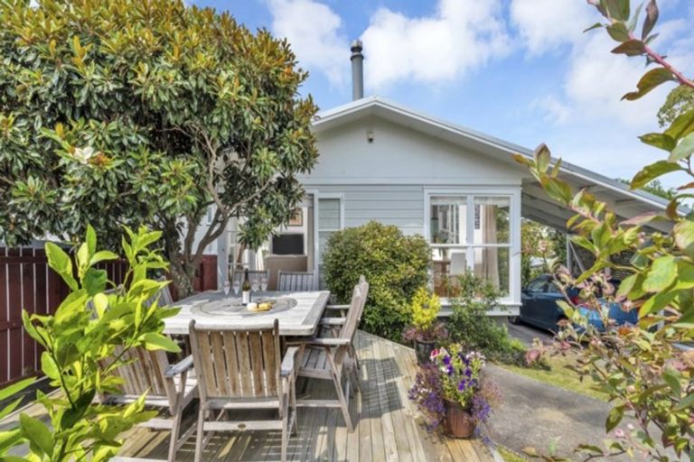 Photo of property in 88 Ennis Avenue, Pakuranga Heights, Auckland, 2010