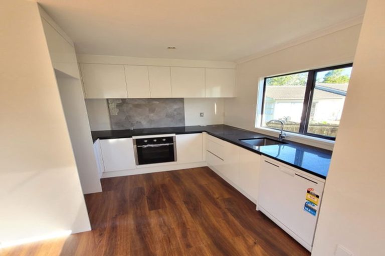 Photo of property in 81 Oreil Avenue, West Harbour, Auckland, 0618