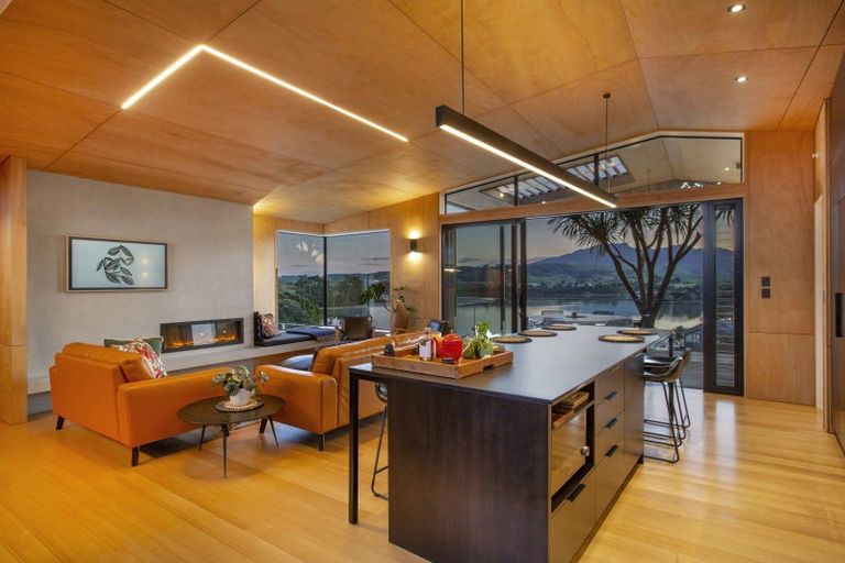 Photo of property in 21 Point Street, Raglan, 3225