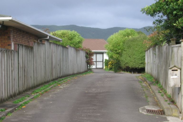 Photo of property in 22 Rosebank Grove, Waikanae, 5036