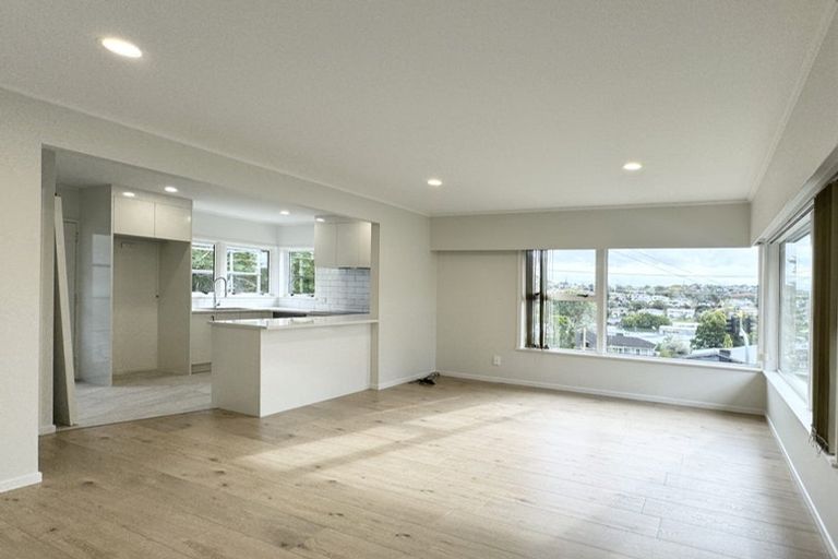Photo of property in 1/97 Archers Road, Hillcrest, Auckland, 0629