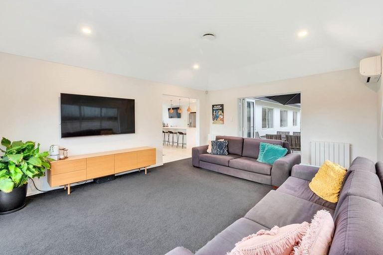 Photo of property in 35 Caversham Drive, Torbay, Auckland, 0630