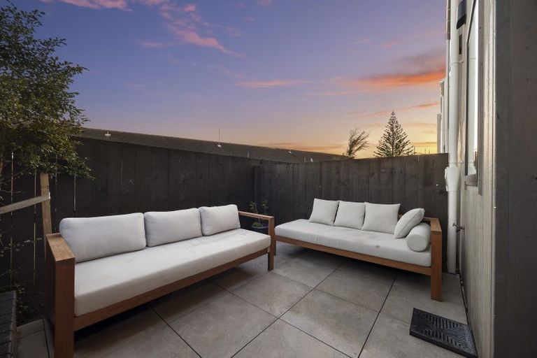 Photo of property in 12/82 East Coast Road, Milford, Auckland, 0620