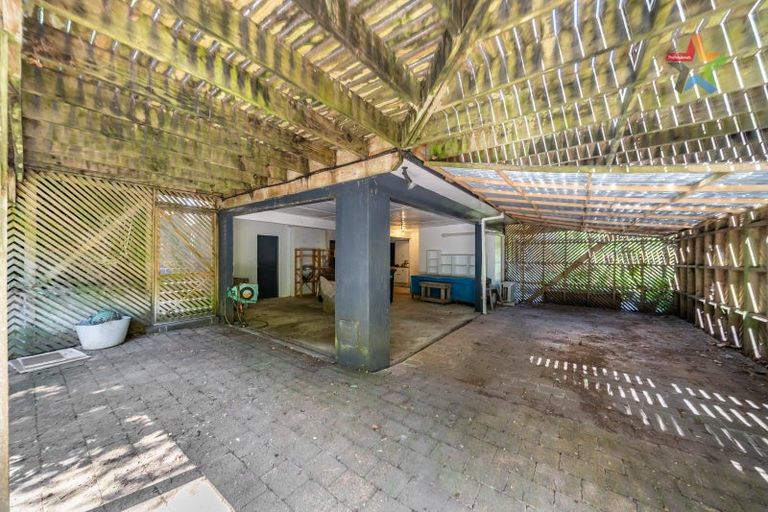 Photo of property in 12 Whiorau Grove, Lowry Bay, Lower Hutt, 5013