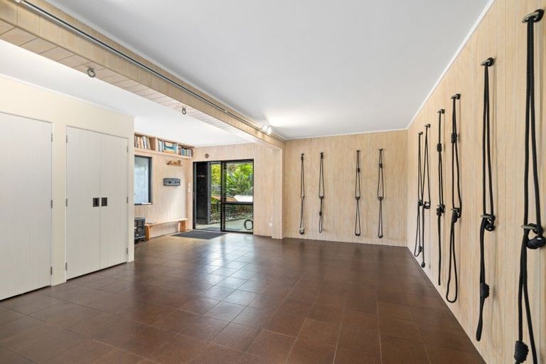 Photo of property in 21 Grand View Road, Leigh, 0985