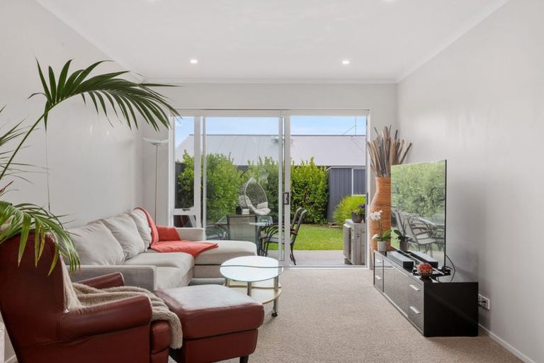 Photo of property in 26a Taikura Avenue, Red Beach, 0932