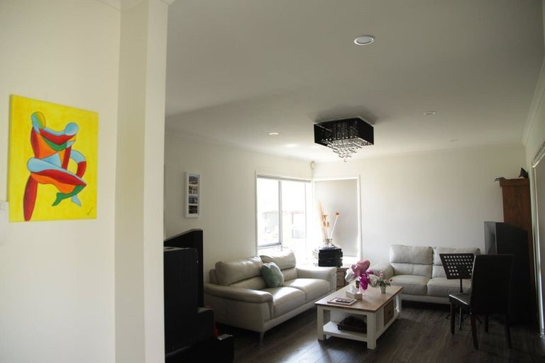 Photo of property in 11 Summermist Drive, Northpark, Auckland, 2013