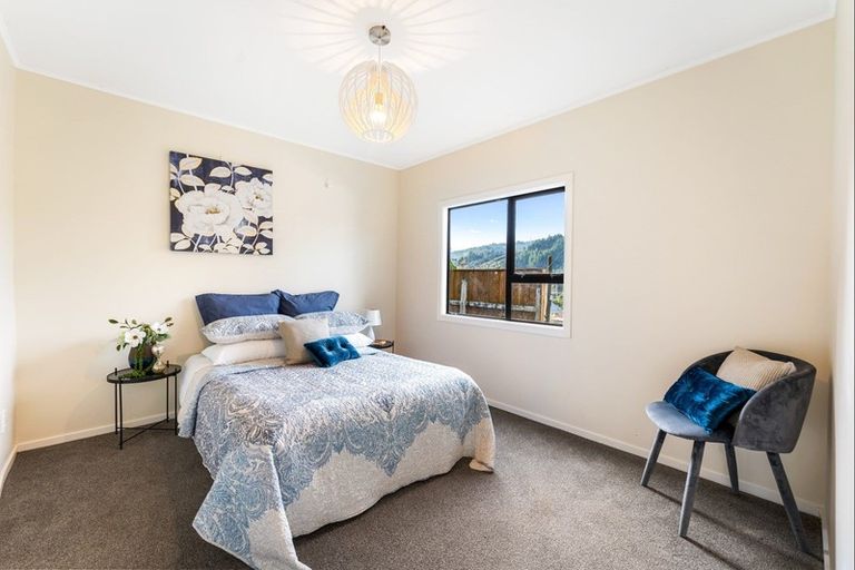 Photo of property in 37 Mcdougall Grove, Haywards, Lower Hutt, 5018