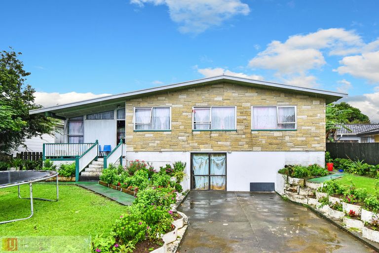 Photo of property in 336 Roscommon Road, Clendon Park, Auckland, 2103