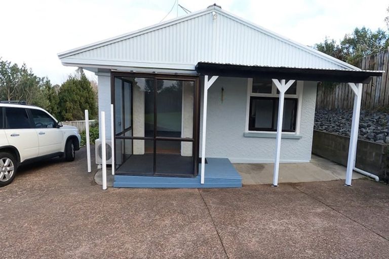 Photo of property in 1/15 Tavern Road, Silverdale, 0932