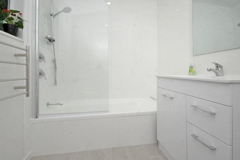 Photo of property in 1/8 Sapphire Place, Bayview, Auckland, 0629