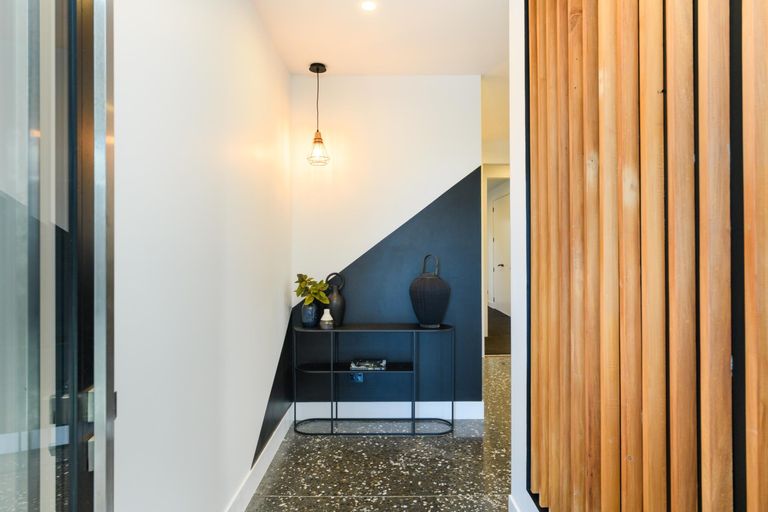 Photo of property in 2 Waimarama Court, Roslyn, Palmerston North, 4414