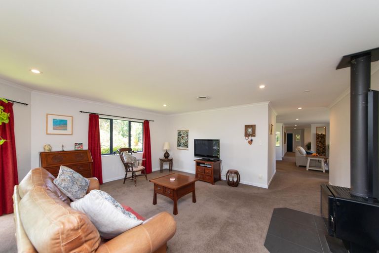Photo of property in 57 Waicola Drive, Fitzherbert, Palmerston North, 4471