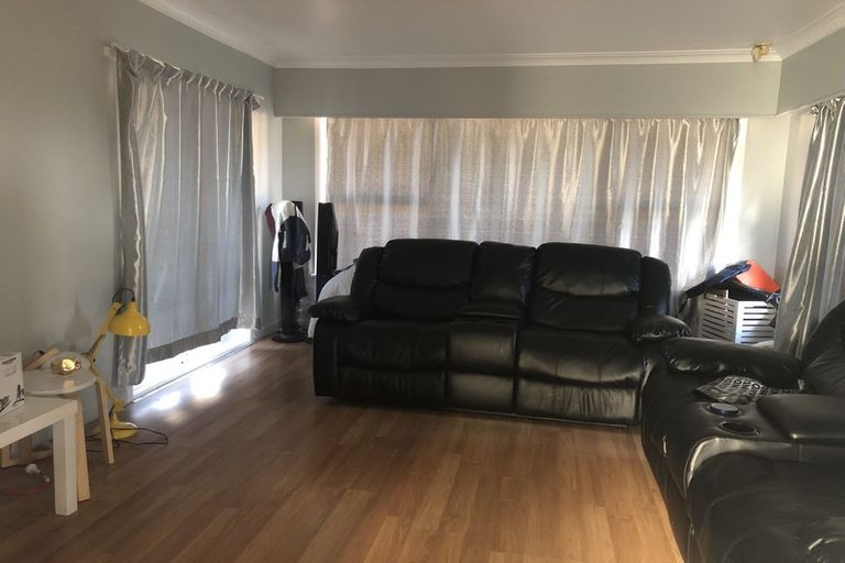 Photo of property in 2/581 East Coast Road, Browns Bay, Auckland, 0630