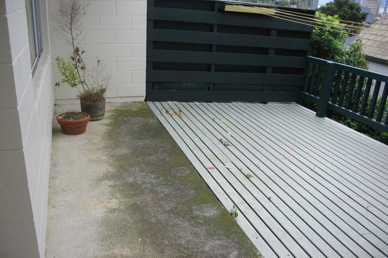 Photo of property in 2/219 Grant Road, Thorndon, Wellington, 6011